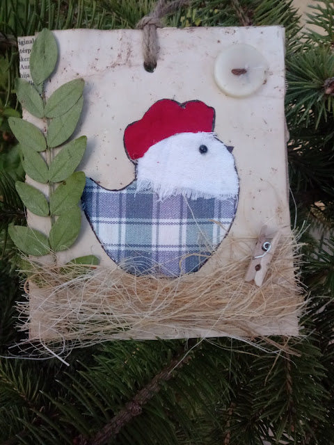 Tarjeta de felicitación diy, reciclada con dibujo de gallina , para decorar en navidad