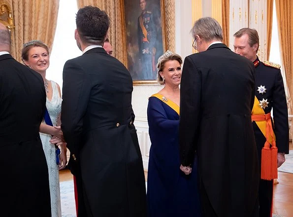 Maria Teresa wore the Belgian Scroll Tiara, Prenses Stephanie wore her butterfly tiara, Prenses Alexandra wore Charlotte’s Pearl & Diamond tiara