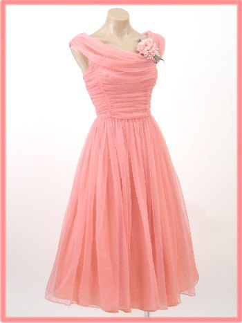 Eleen Fashions: Imagine this dress in pale pink satin and chiffon