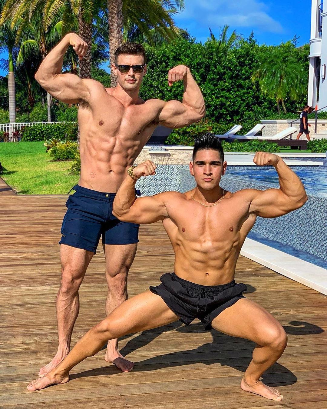 sexy-shirtless-muscular-bodybuilders-strong-biceps-flex-straight-swole-hunks