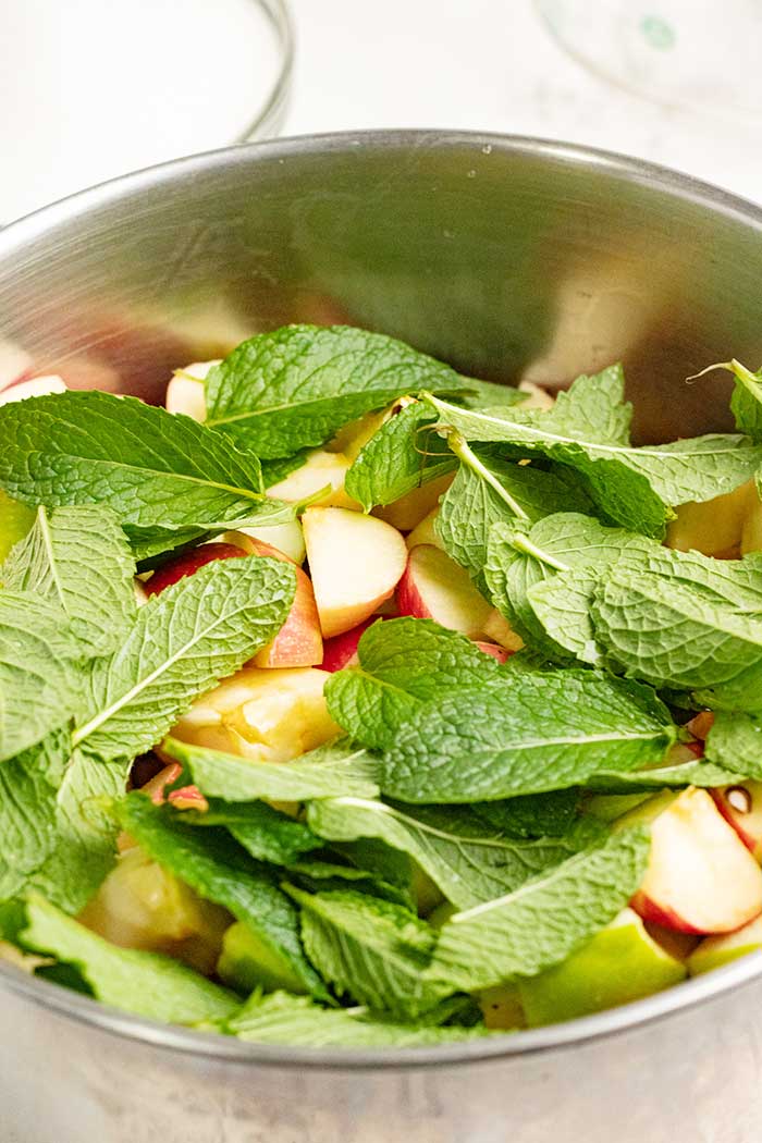 Old Fashioned Apple and Mint Jelly Recipe (Canning Recipe
