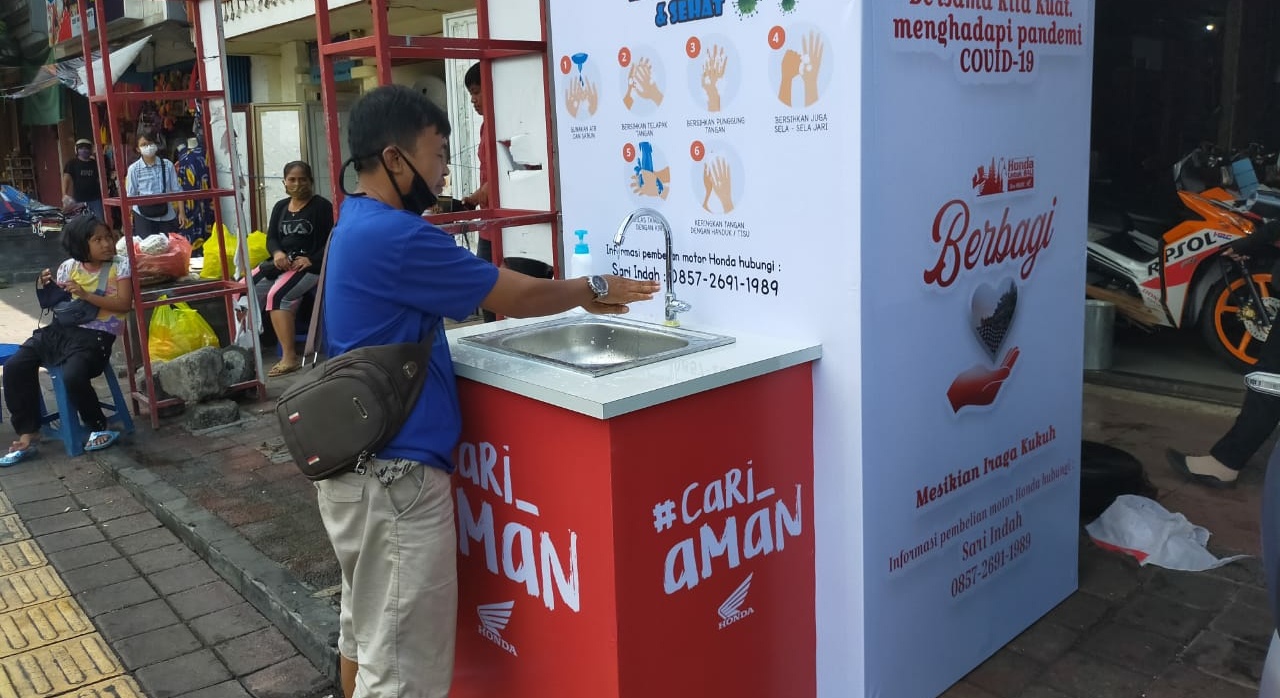 Rajin Cuci Tangan, Astra Motor Bali Siapkan 6 Wastafel di Pasar Tabanan