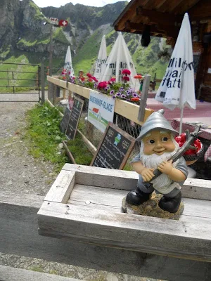 North Face Trail Mürren - gnome at a farm cafe