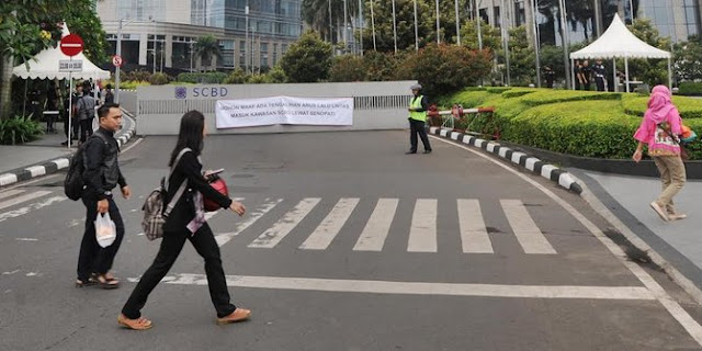 Gerbang SCBD Jalan Sudirman di Tutup Guna Antisipasi Pendemo Ahok