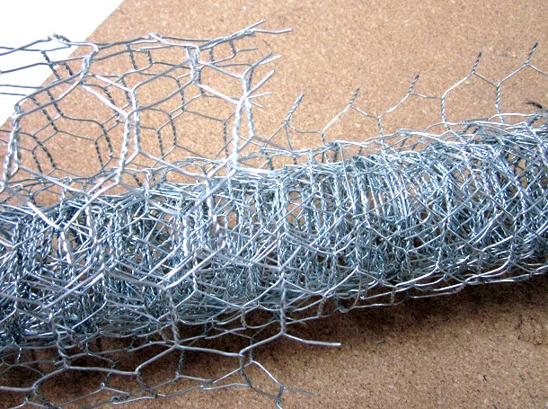 A DIY Rusty Chicken Wire Solution