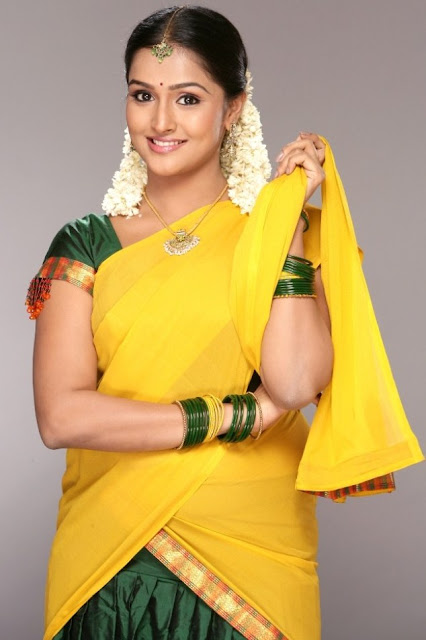 Tamil Actress Remya Nambeesan Latest Pics In Saree 2