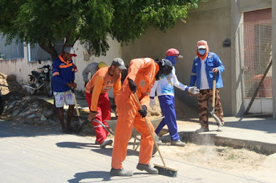 Carnaubais: Prefeita Marineide Diniz planeja revitalização da Praça Santa Luzia e fiscaliza limpeza urbana