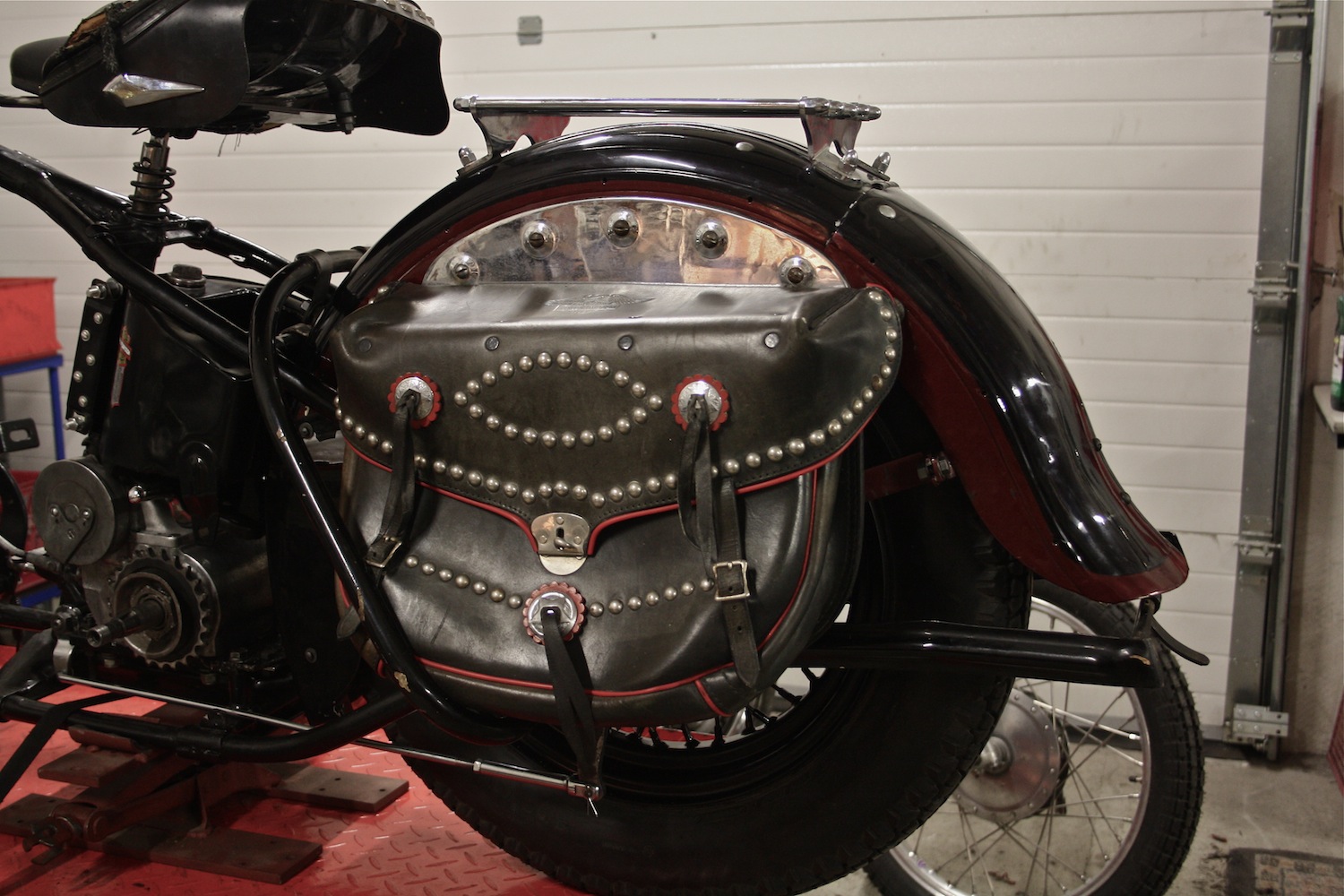 JAMESVILLE MOTORCYCLES THE ROLLING FULL DRESSER