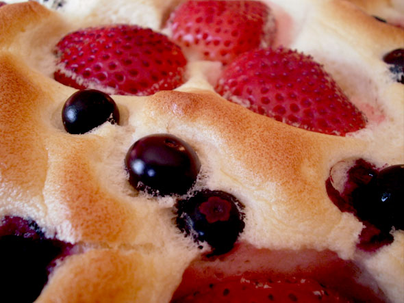 The LowDown: Baked Strawberry/Blueberry Pancakes