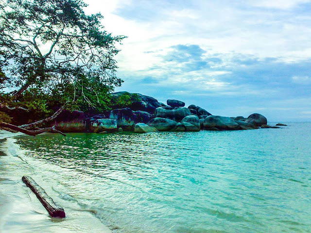 pantai tanjung tinggi foto pantai indah indonesia tanjung tinggi