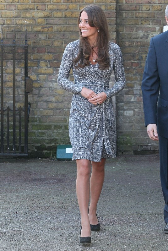 Kate Middleton Glows in Baby Bump Pictures