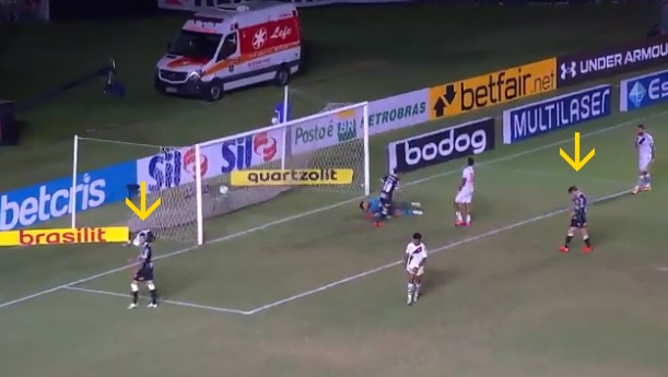 Luan e Vital não comemoram gol do Corinthians