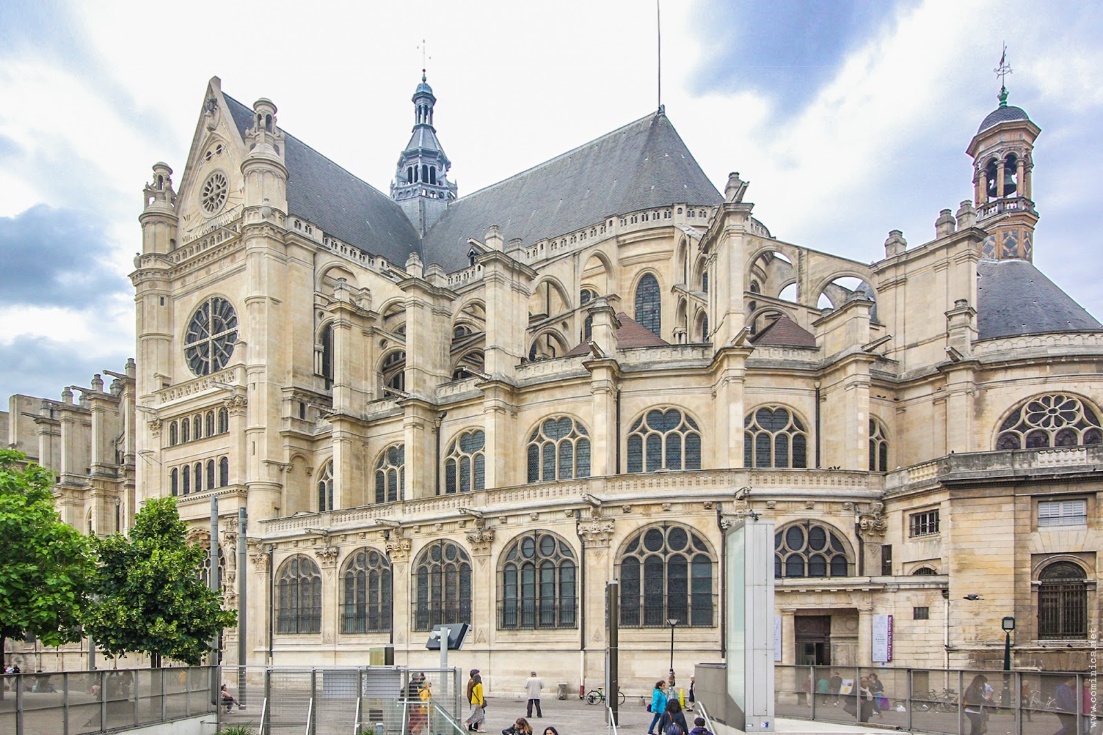 Cominica Blog ♔ SaintEustache Paris (Why it's awesome!)