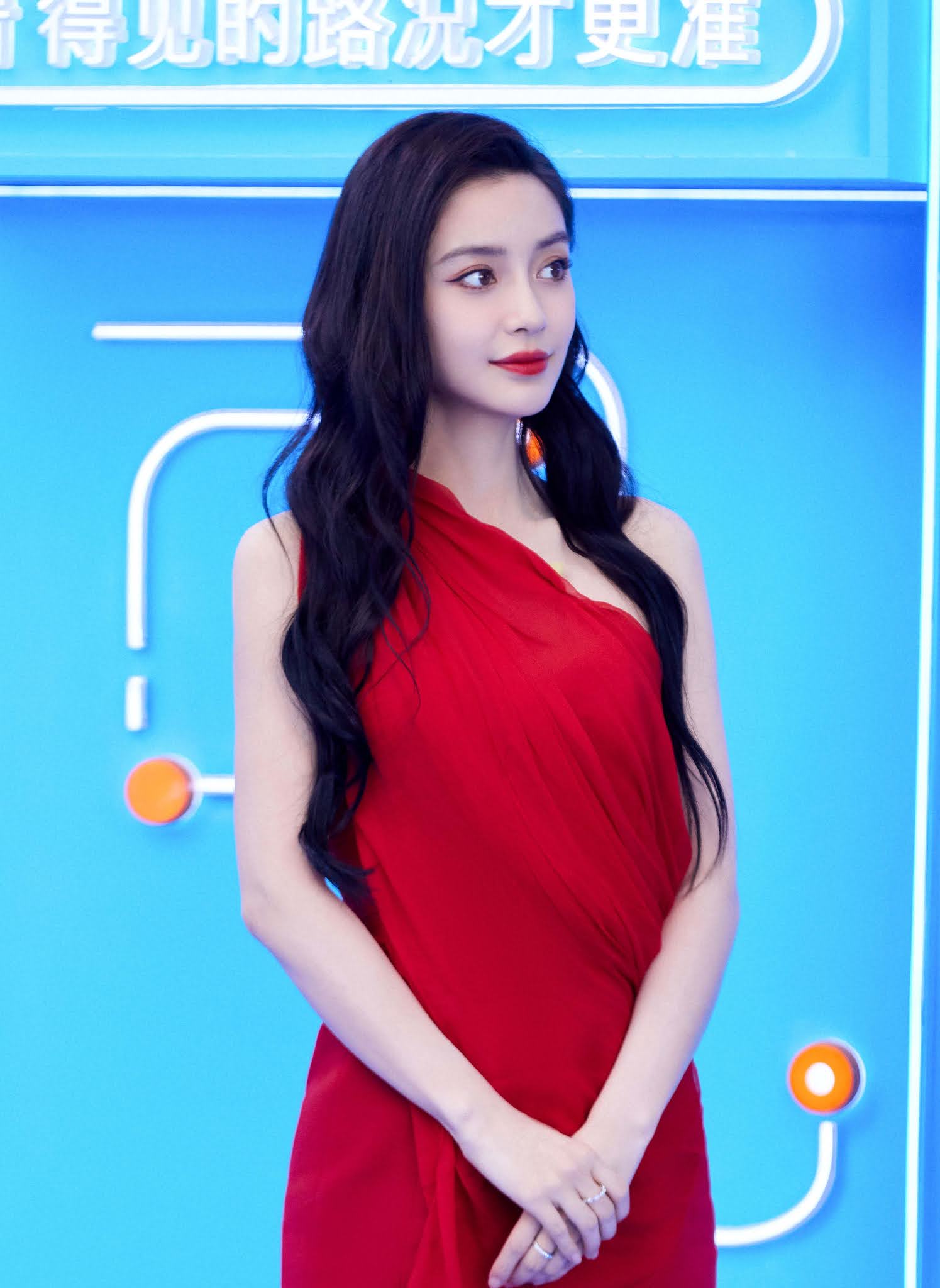 China Entertainment News: Angelababy poses for photo shoot