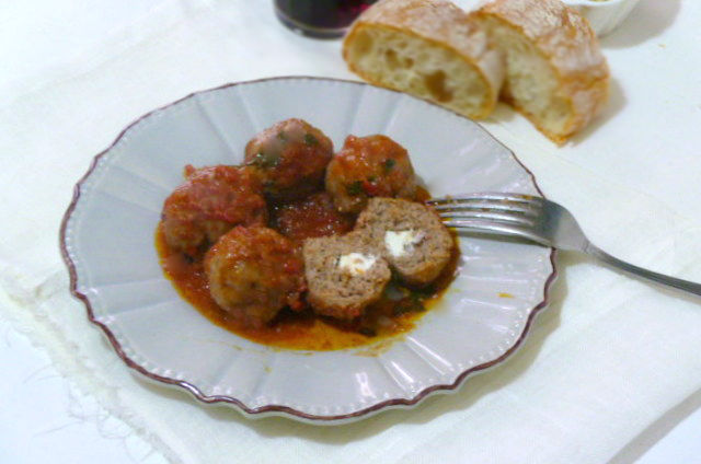 polpette di carne con cuore di feta