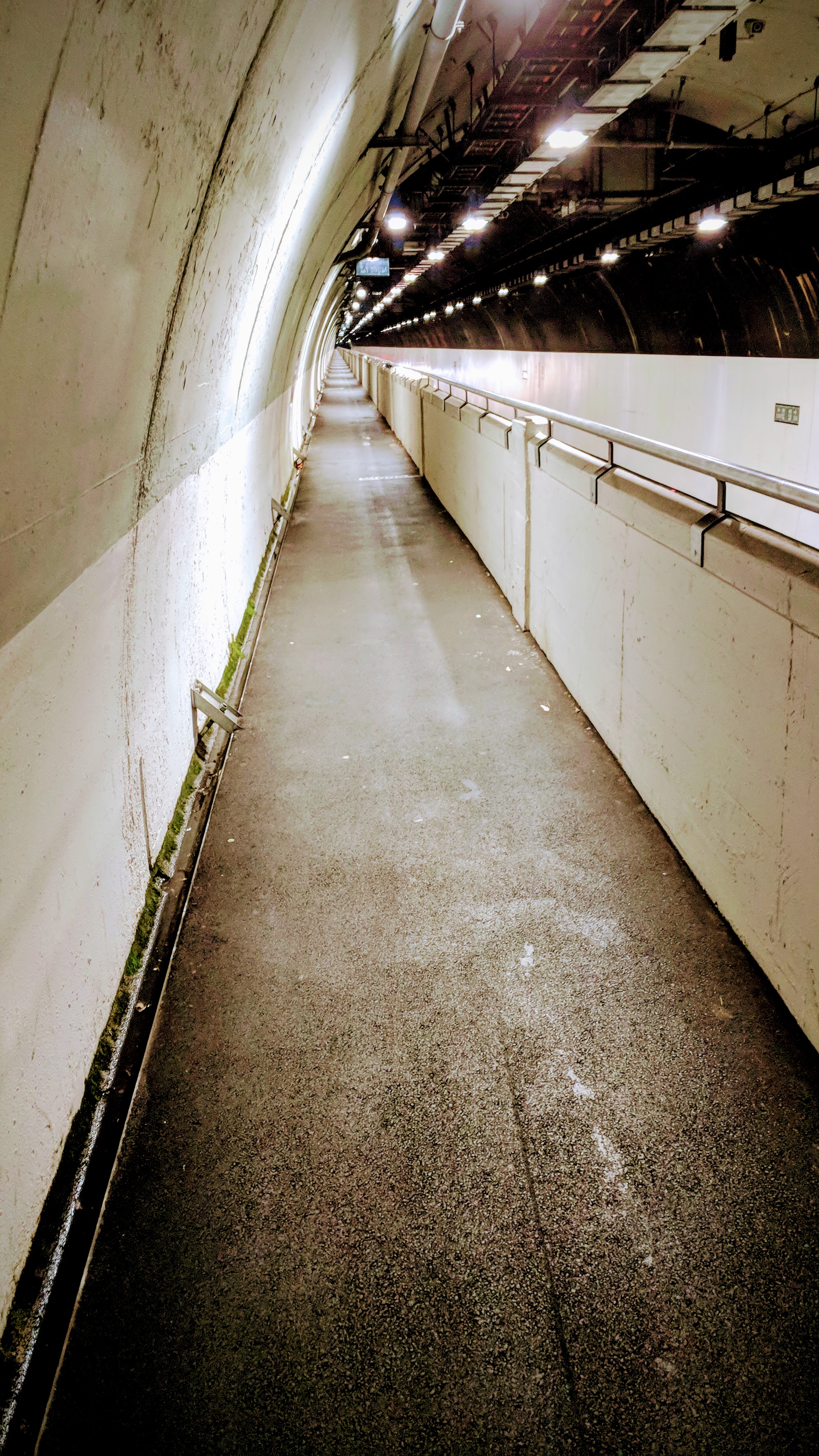 Tunnel perspective lines