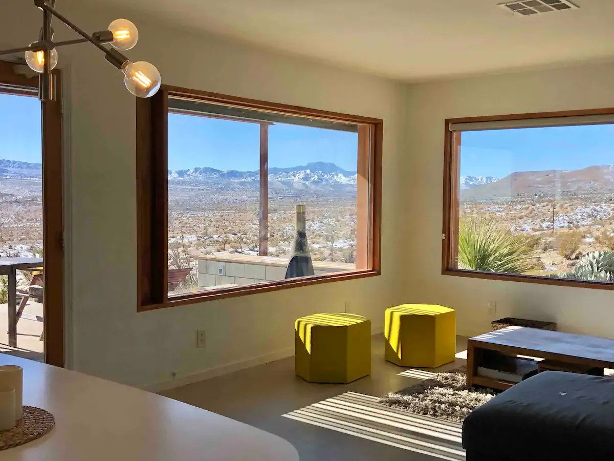 Airbnb-in-Palm-Springs-interor