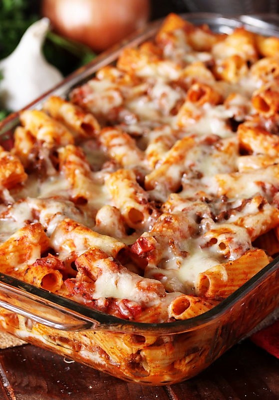 Easy Baked Mostaccioli (aka: Baked Cheesy Pasta) | The Kitchen is My ...