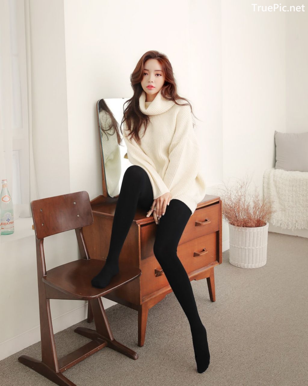 Image-Korean-Fashion-Model-Jin-Hee-Black-Tights-And-Winter-Sweater-Dress-TruePic.net- Picture-26