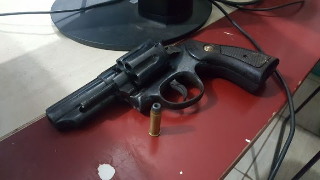 Adolescente são apreendidos com revólver após roubo no bairro Lagoa