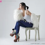 Kim Ha Yul – White Top And Jeans Foto 7