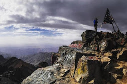 فريق مستثمري افيفا Aviva Investors يتسلقون جبل توبقال لجمع تبرعات خيرية