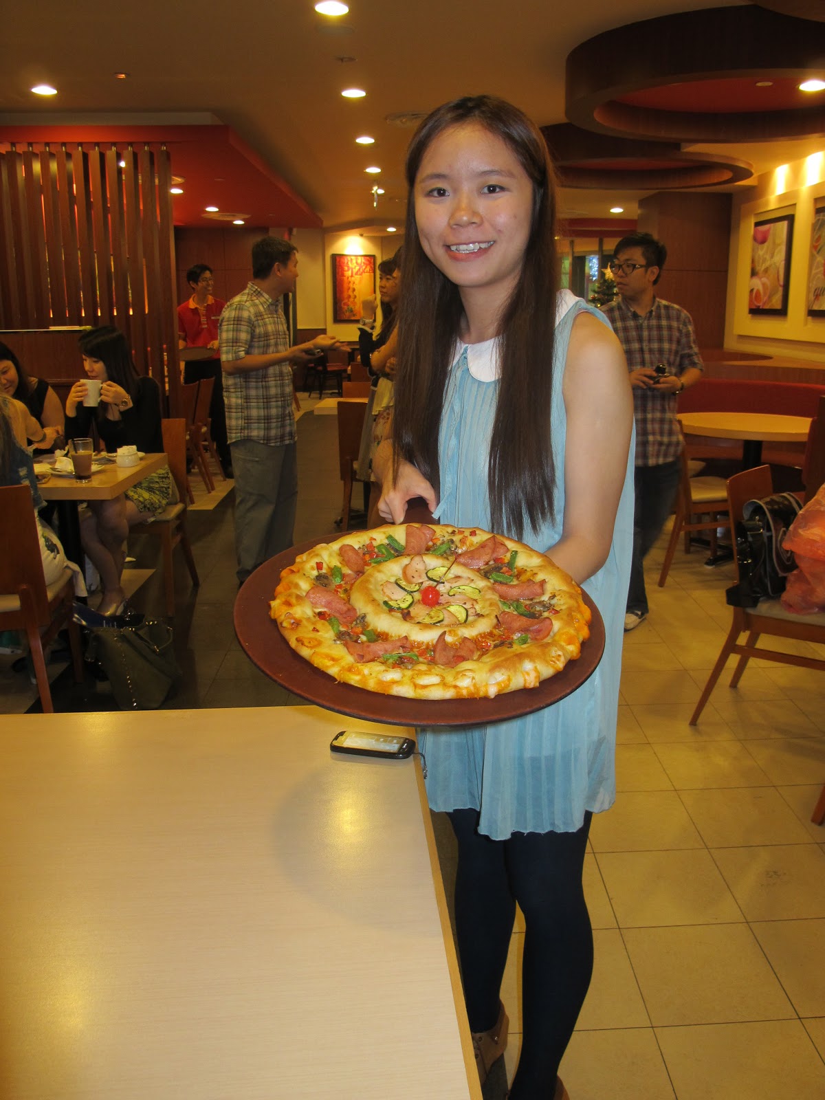 Singapore's Complain Queen: [Bloggers' Event Invite] Pizza Hut Double ...