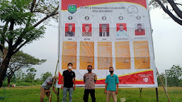 Kapolsek Gantar Bersama Anggota Lakukan Pengamanan Pemasangan APK Calon Kuwu Desa Mekarwaru