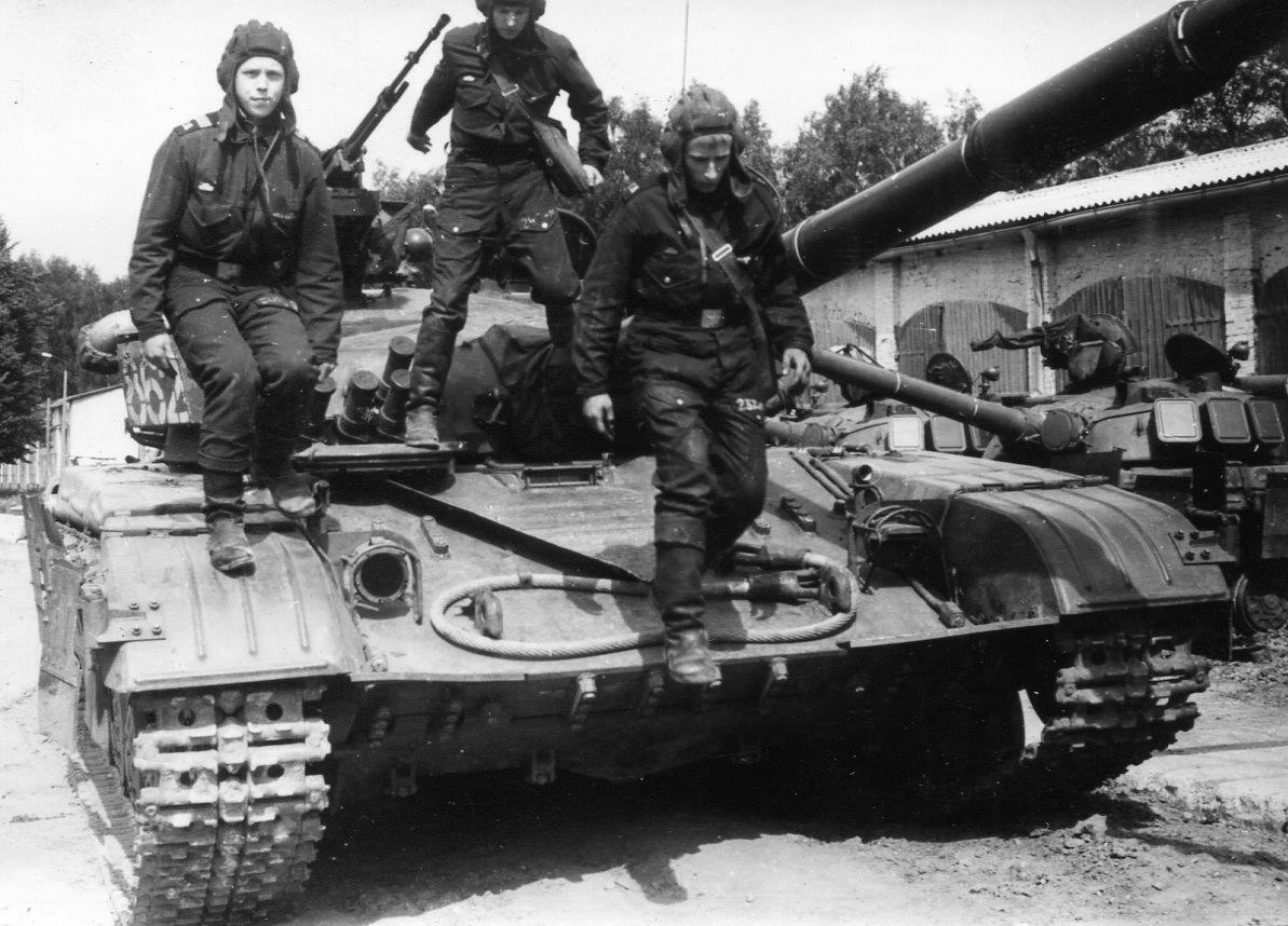 Экипаж танка 80. Экипаж танка т-64. Танк т-64а ГСВГ. Т-64а 1972. Танк т64 экипаж.