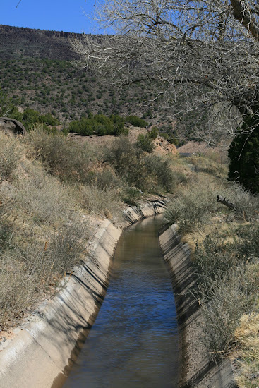Que significa soñar con acequia