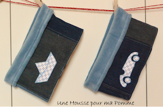 2 snoods entièrement faits main, composés de pans de jeans montés façon patchwork, surpiqures bleu clair, intérieur minky, tissu tout doux bleu ciel bien chaud, appliqués bateau pour l'un et voiture pour l'autre en tissu coton motif géométriques bleu ciel et gris.  Dimensions : 56 x 27 cm. 