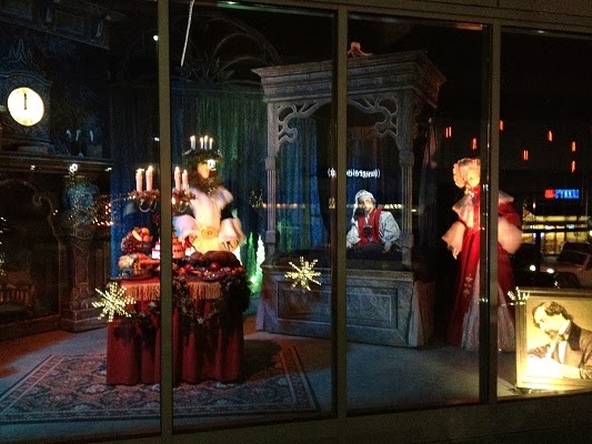 population-weโข: Miracle on Farnam Lights Up Midtown Crossing in Omaha population-weโข: Miracle on Farnam Lights Up Midtown Crossing in Omaha