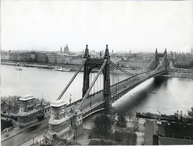 Fascinating Historical Picture of Elisabeth Bridge, Budapest in 1911 