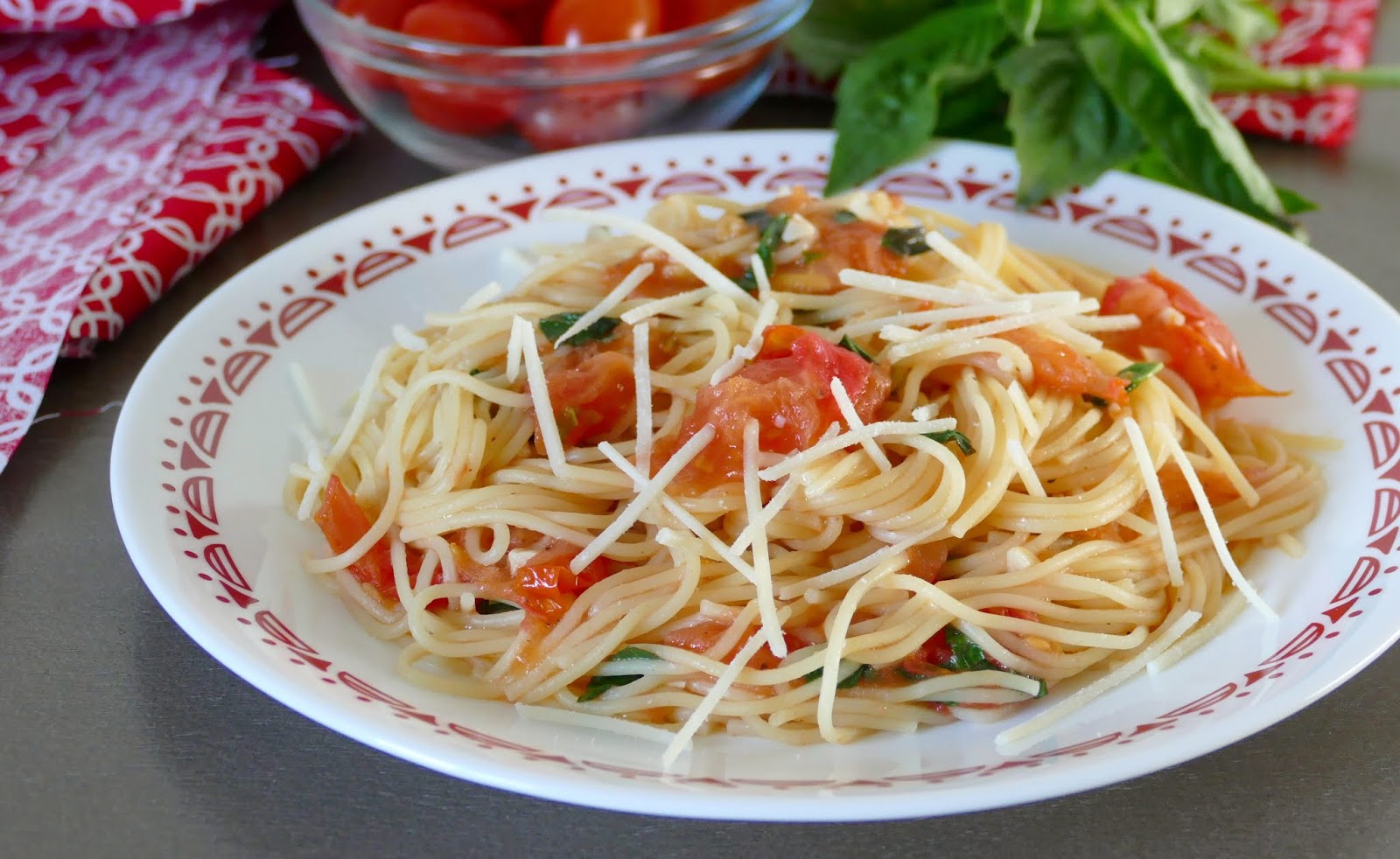 This easy, fresh and delicious copycat recipe from Ciatti's in Saint Cloud, Minnesota is a family favorite! The fresh tomatoes, basil and garlic give the pasta SO much amazing flavor and it's ready in less than 45 minutes, including prep time! Such a wonderful spring or summer lunch or dinner!