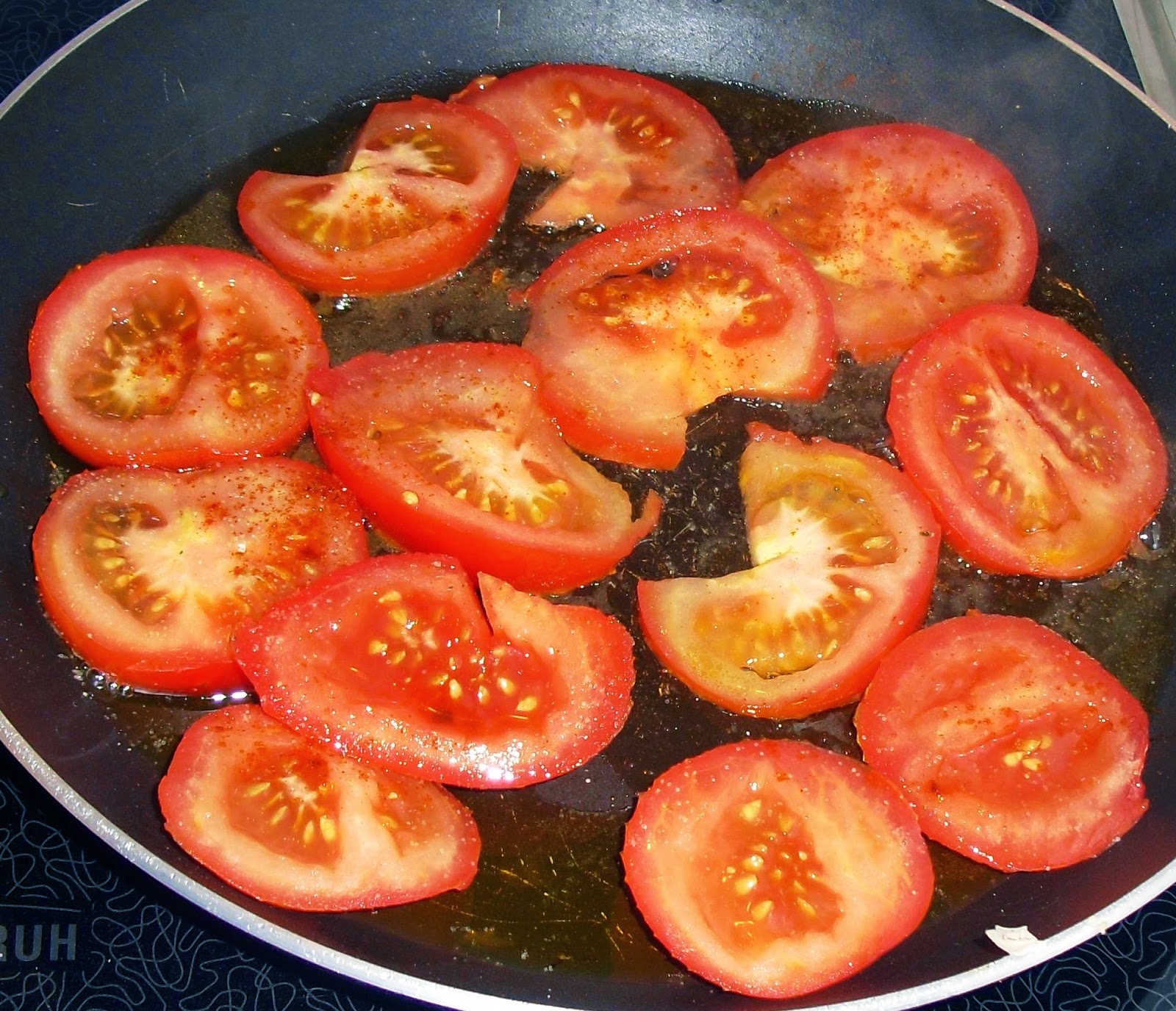 Futtern wie bei Muttern: Saftige Tomatenpfanne mit Camembert in ...