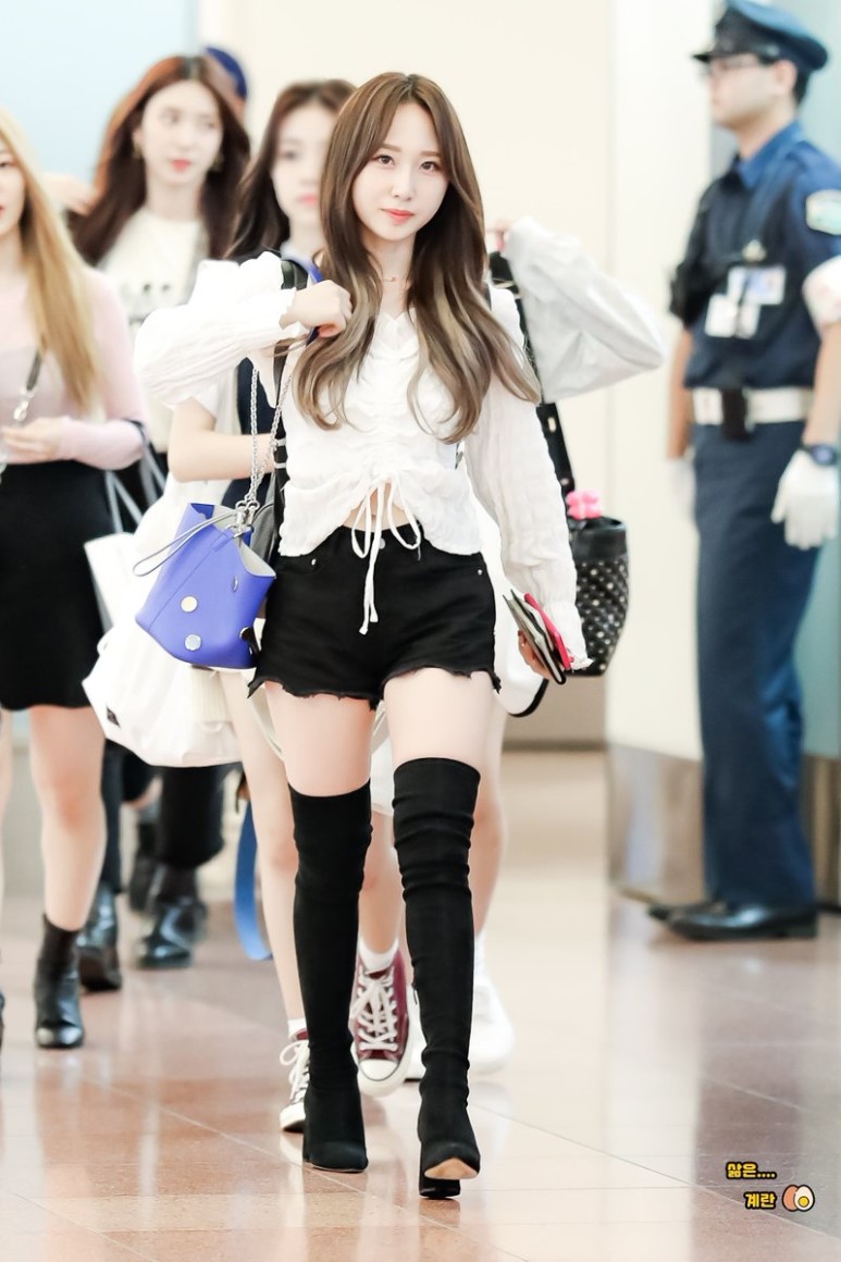 데뷔 첫 공항사진 뜬 걸그룹 | 인스티즈