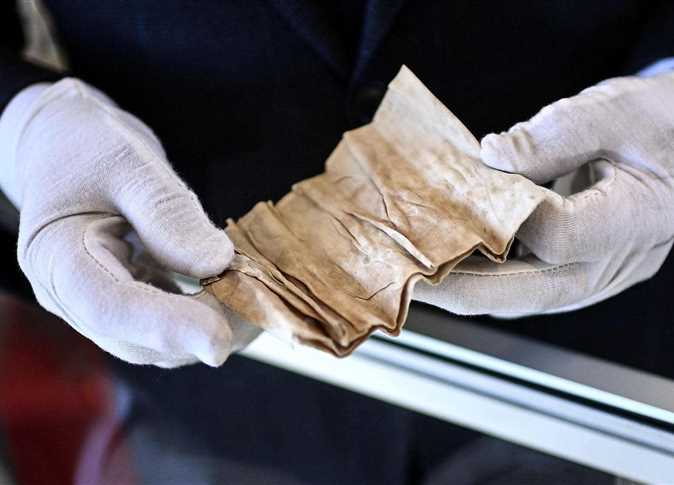 A piece of cloth stained with "Napoleon" blood at auction ... Know the price (photos)