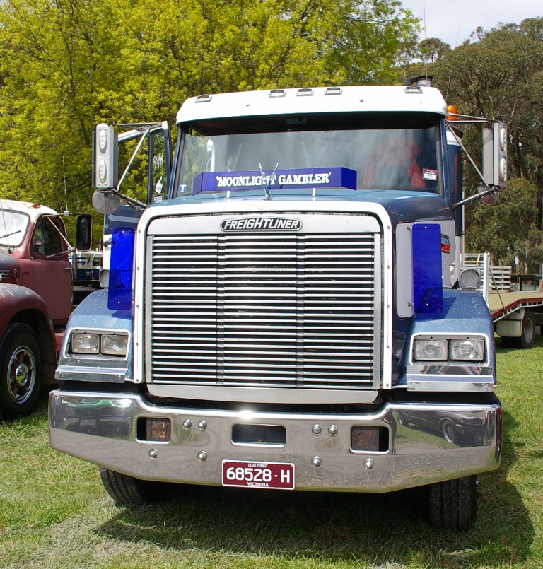 Historic Trucks Last of the Chrome Bumpers, Lardner Park, Warragul 2016