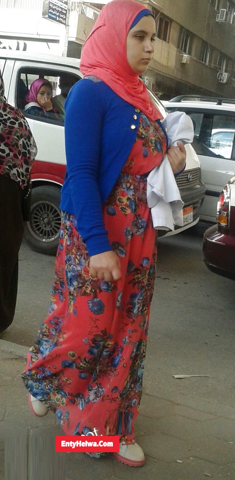 صور أجمل بنات محجبات بالجيبات في الشارع