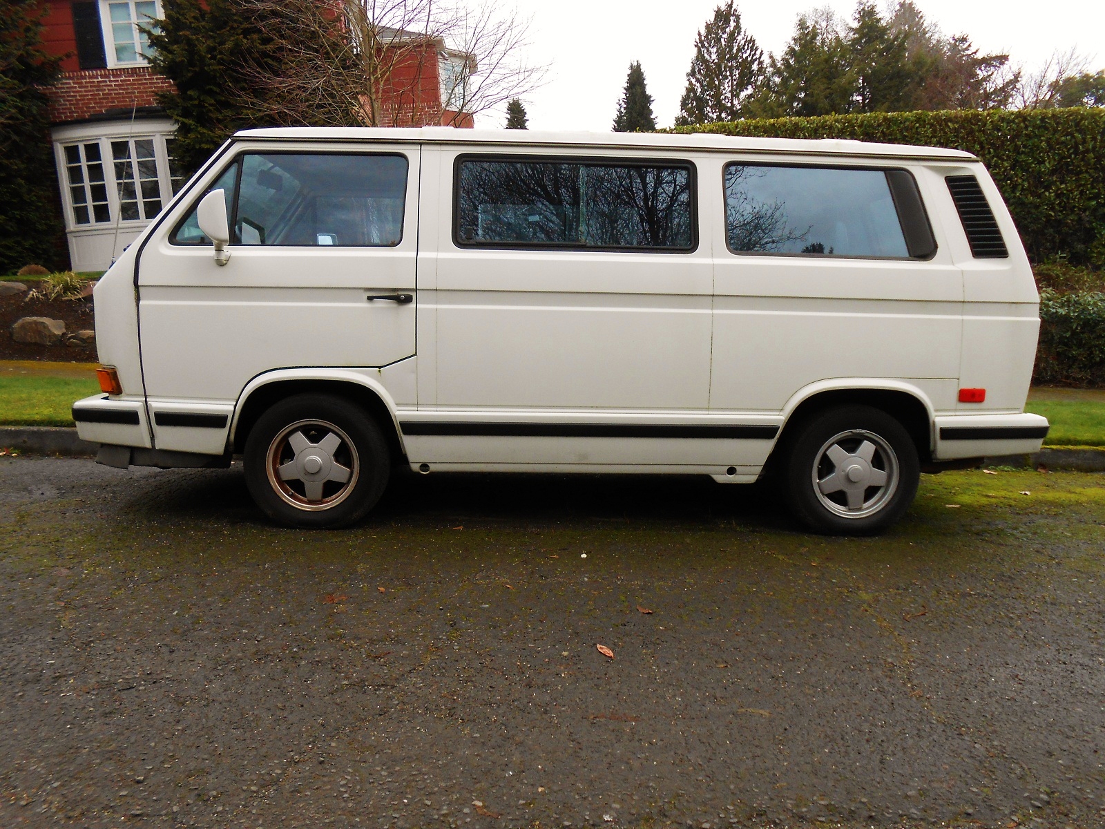 Seattle's Parked Cars: 1990 VW Vanagon Carat and 1986 VW AWD Transporter