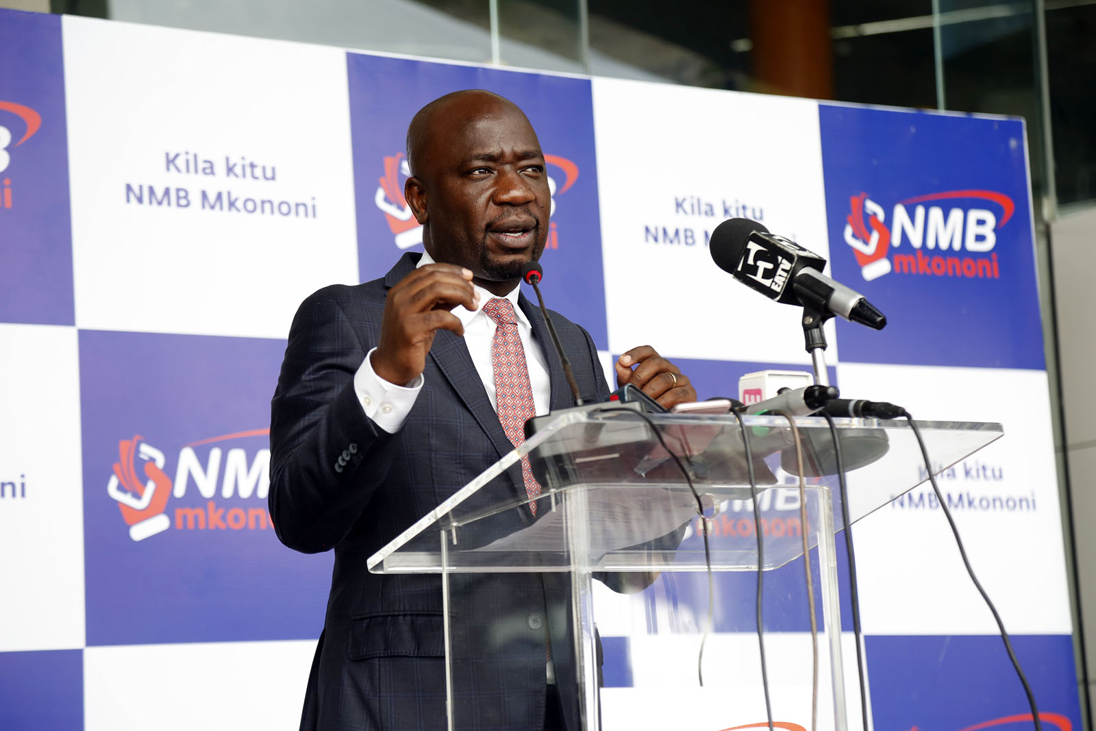 NMB MOBILE, KLIK SASA NI NMB MKONONI HABARI MSETO BLOG