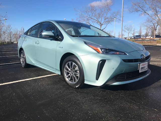 Front 3/4 view of 2020 Toyota Prius Limited
