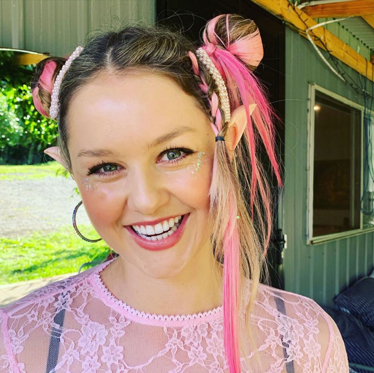 Isabelle Cornish Social Media Clicks 6 Aug -2020