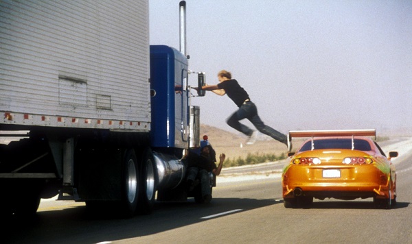 على طريقة سلسلة الأفلام العالمية Fast of Furious عصابة إجرامية تستحوذ على شحنة ضخمة من أجهزة بلايستيشن 5