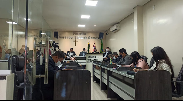 Vereadora é atacada por colega de parlamento Baixaria em sessão na Câmara de Presidente Dutra