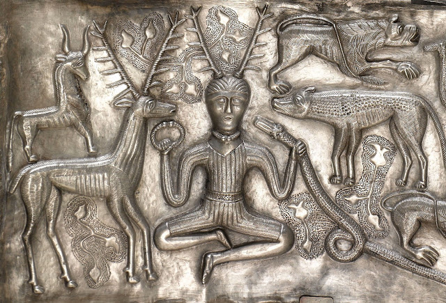 Рогатый бог на котле из Гундеструпа