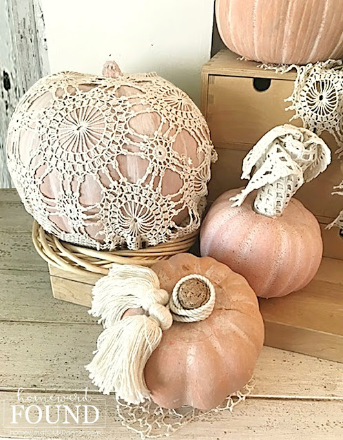 coastal style,beach style,decorating,diy decorating,re-purposing,white,DIY,vintage style,boho style,neutrals,vintage,thrifted,fall,pumpkins,fall decorating, pumpkin decor, decorating with pumpkins, diy pumpkins,lace pumpkins, crochet lace pumpkins,fall home decor,farmhouse decor, add lace doilies to pumpkins for boho style, boho chic fall home decor