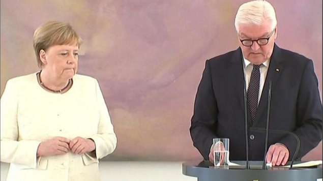 المستشارة الألمانية أنغيلا ميركل ترتجف ثانية في برلين