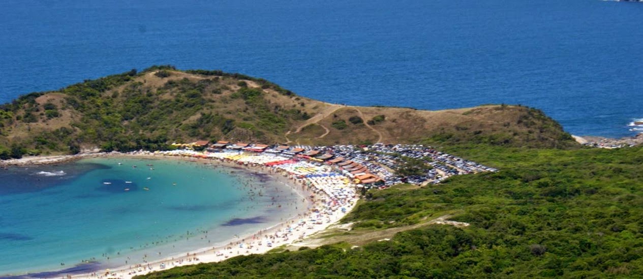 Praia do Peró e suas areias douradas - Fique Bem Informado