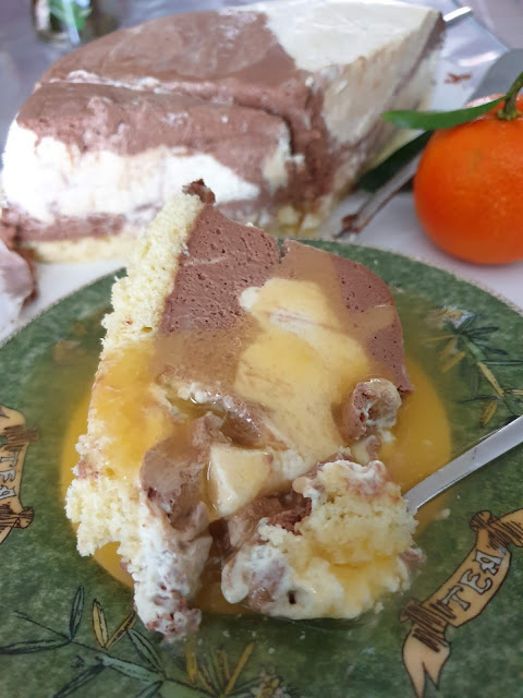 Cheesecake au chocolat-vanille, et son coulis de clémentine-citron vert;Cheesecake au chocolat-vanille, et son coulis de clémentine-citron vert